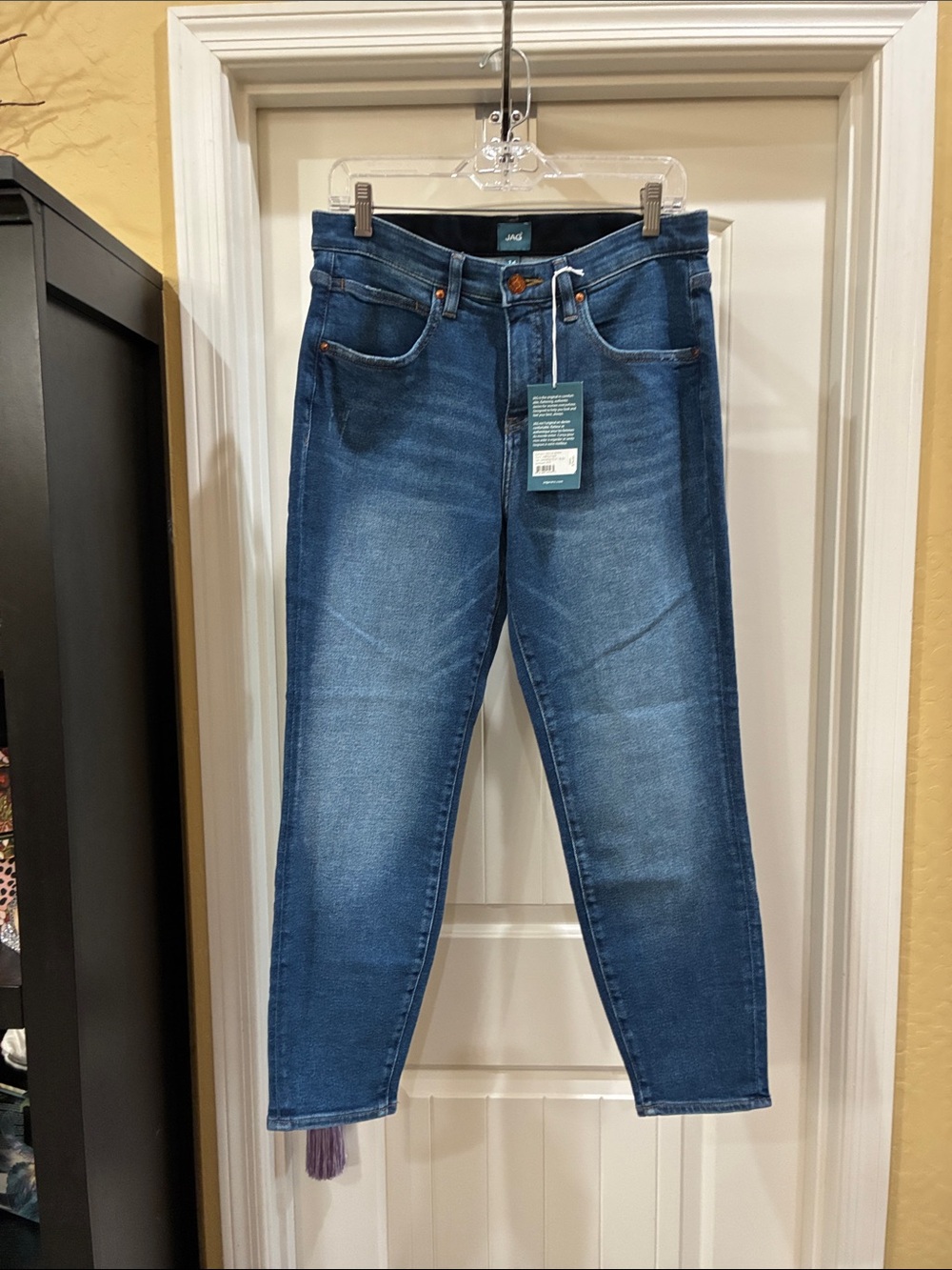 Jag Jeans Women's Cropped Ankle Jeans in Medium Blue Wash